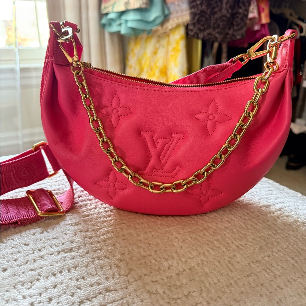 Louis Vuitton Fuchsia Shoulder Bag with Gold Chain